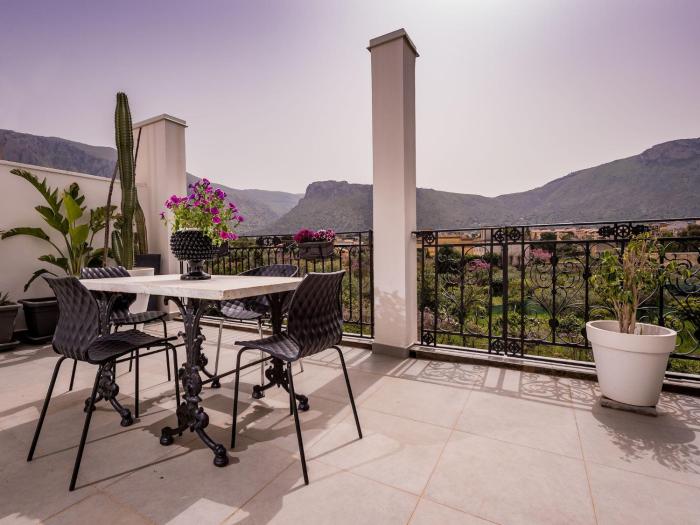 Apartment in Terrasini with Sea Views