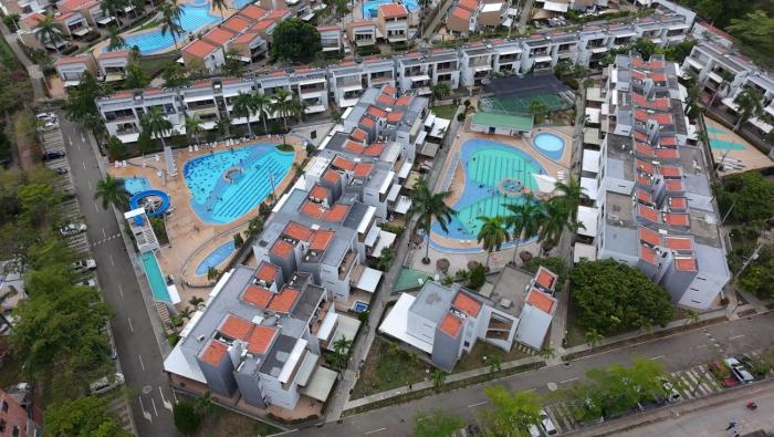 Hermoso apartasol en santafe de antioquia con aire acondicionado, a 3 cuadras del parque principal