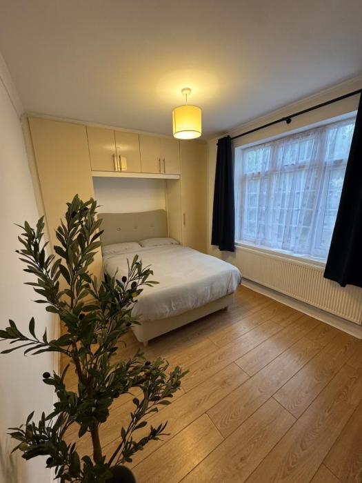Central London 1 Bed House Free Parking inc