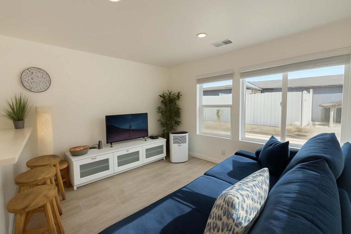 New Modern 1BR w Parking Steps to Bay & Boardwalk