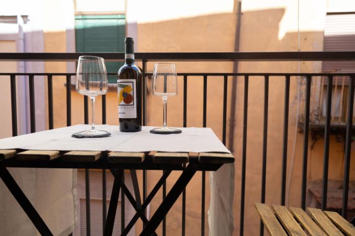 Tofa7 - Balcony on Toledo - Heart of Naples