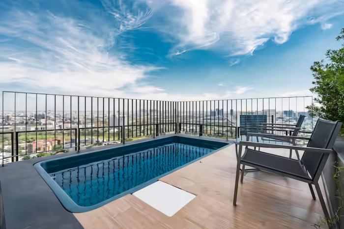 6 stars Panoramic Bright Designer 2bd Apt Skyline