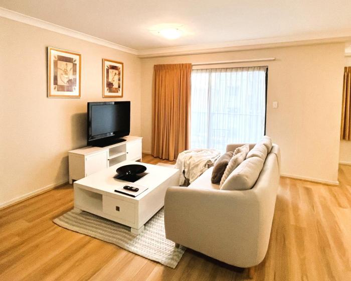 10 CBD Resort 2BR Secure Suite Pool Gym & Parking