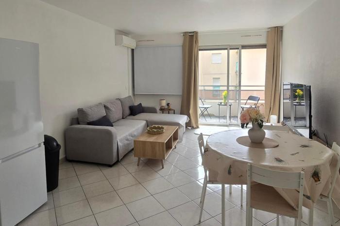 AC Apt with Balcony in Saint-Raphaël
