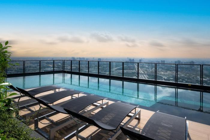 5 Star Luminous Sukhumvit Infinity Pool Gym Sauna