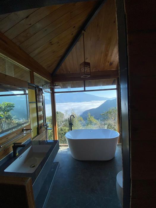 Mống Vàng Retreat