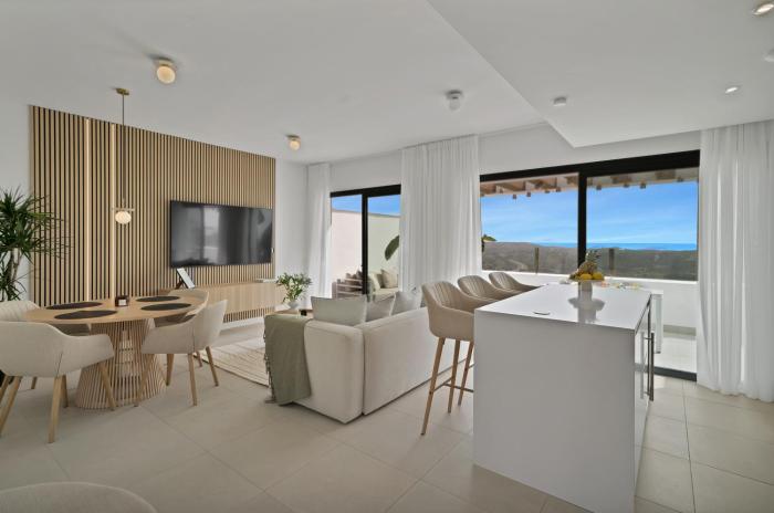 Luxe Penthouse Panoramic Sea View, Spa and Gym