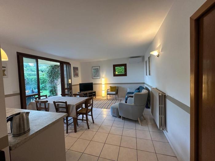 Charming Villa Flat with Garden and Patio in Lake Garda