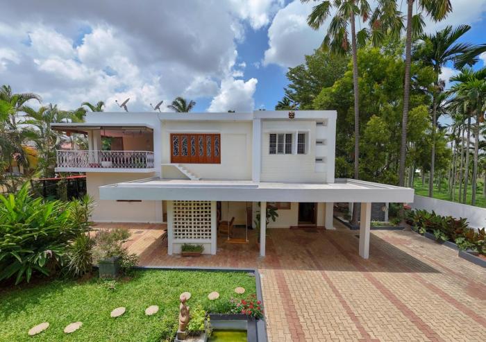 Thavaru Heritage 4BHK Villa by Homeyhuts