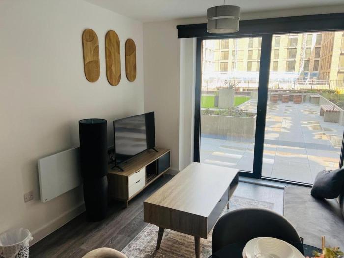 Sleeps 3 - Garden and Parking - Near Old Trafford