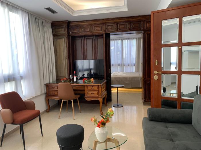 Jason Suites
