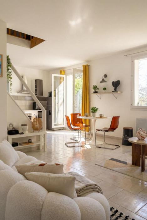 Apartment with terrace and vineyard views