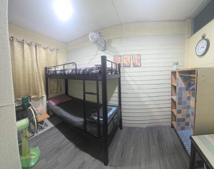 202 Spacious Bunk beds with 2 breezy fans and free Wi-Fi