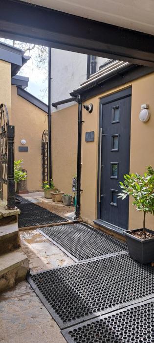 Ground Floor Apartment, Garden and free parking - 10 The Rise