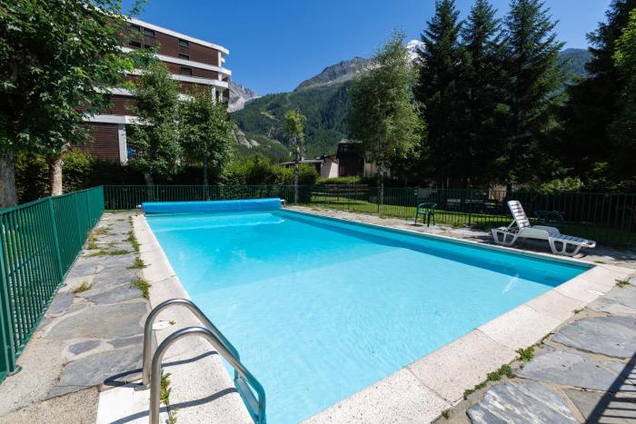 Le Bellevue 08 Cozy Alpine Flat | Pool & Mountain Views - Happy Rentals