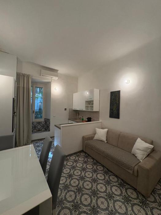 Charming Two-Room Apartment, Just a Short Walk from the M1 and M2 Cadorna Subway Stations