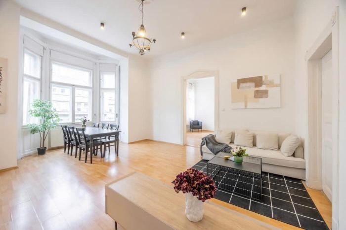 Home Minimalist Urban Escape - Central Budapest