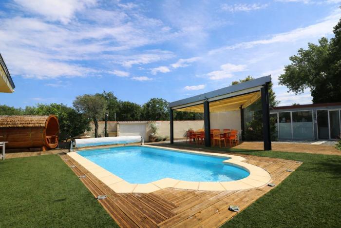 Piscine, jacuzzi, sauna et suites proche plage