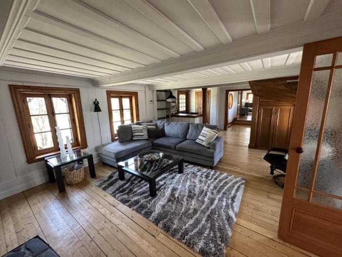 Chalet Le Patrimoine - Peaceful Riverfront Stay