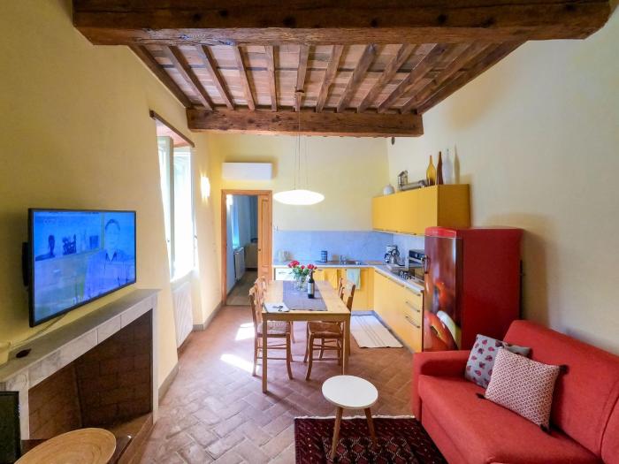 Charming Apartment in Historic Lucca with Modern Comforts