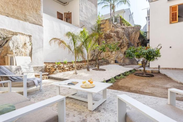 Travel Rooms - Arenella Holidays