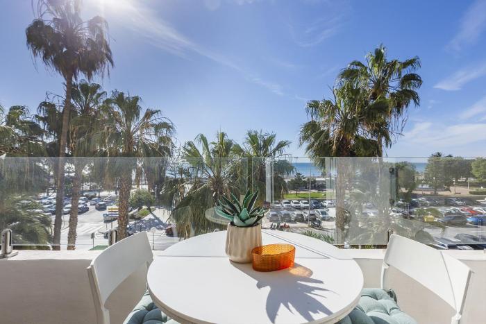 A&N Central Beach Walk Apartment with Terrace