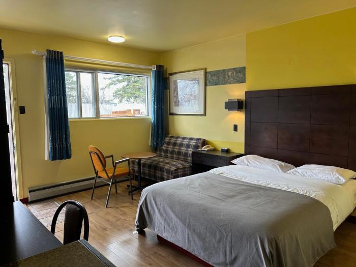 Motel R-100