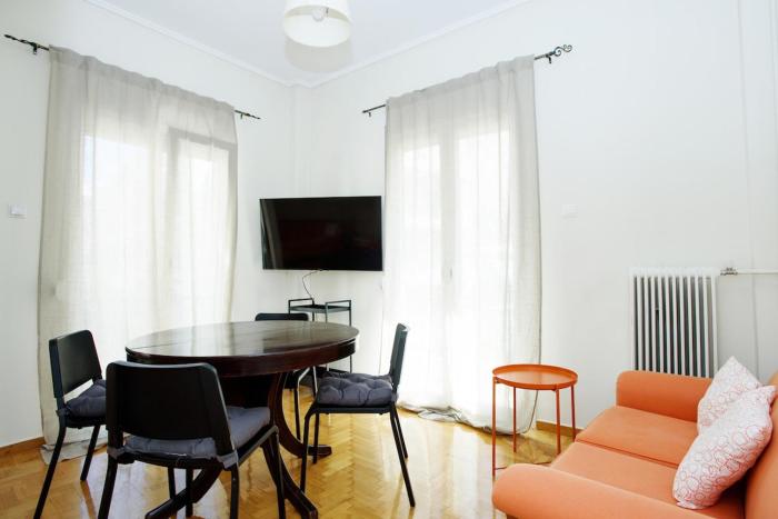 D Lara, Athens Ampolokipi Appt