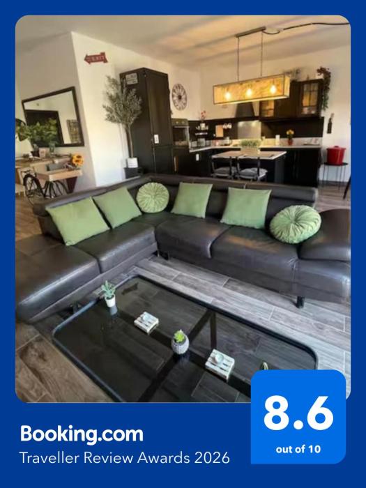 Industrial Cozy Apartment in Bugibba, Prime Location