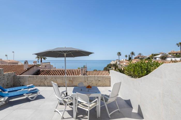 Wonderful house just above the Sea