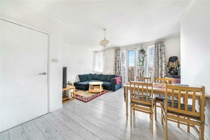 Stylish 3 Bed Flat w Balcony in Tottenham