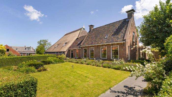 Bed & Breakfast Unia Zathe, monumentale boerderij tussen Dokkum en de Waddenzee