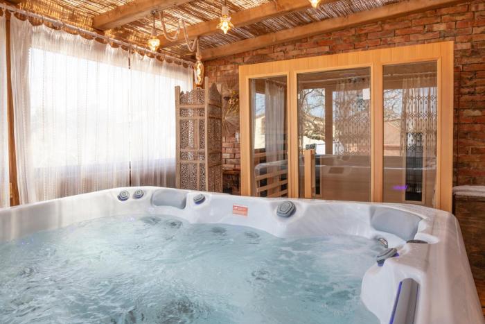 Tuscan Retreat Private Spa Villa