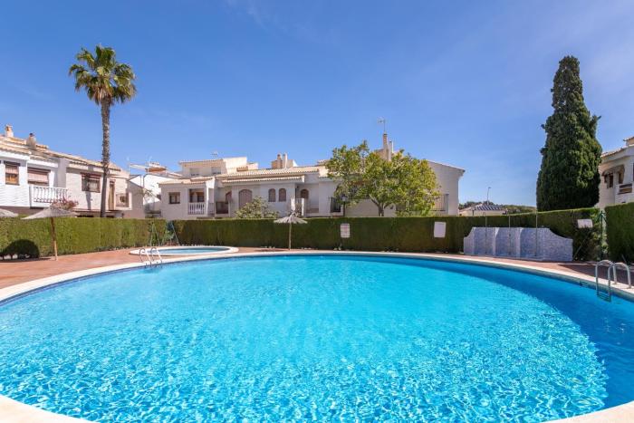 Casa en la playa con piscinas 11 A