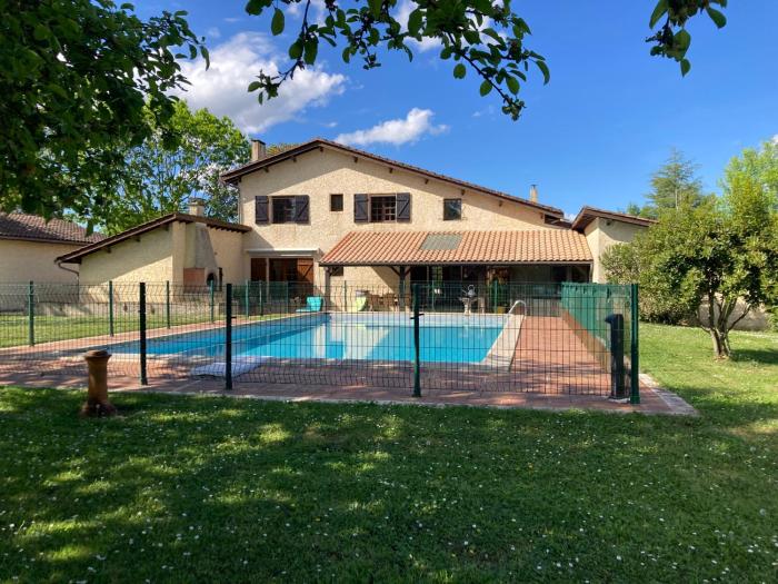 Grande Maison Familiale avec Piscine Clôturée, Idéale Enfants, Proche Bordeaux