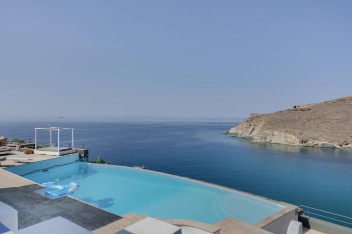 Blueros Luxury Villa