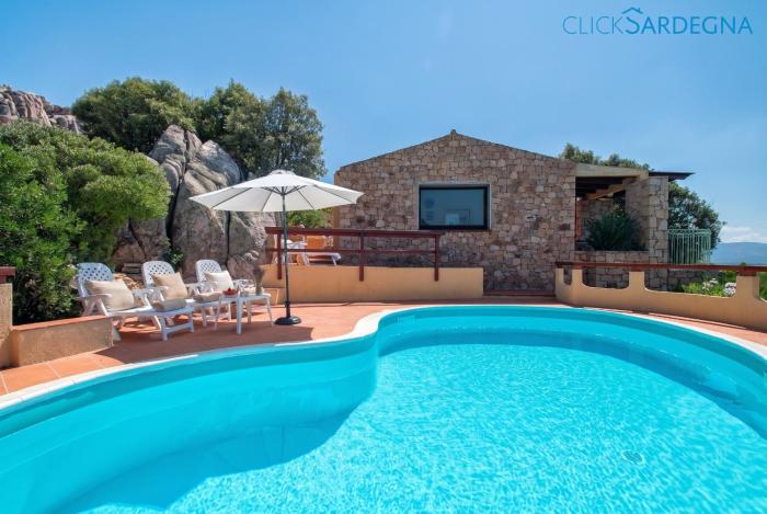 Costa Paradiso villa con piscina indipendente e vista mare per 6 persone