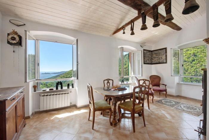 Cottage rustico con vista mare