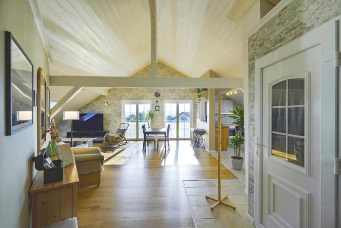 Happy Hugle Haus