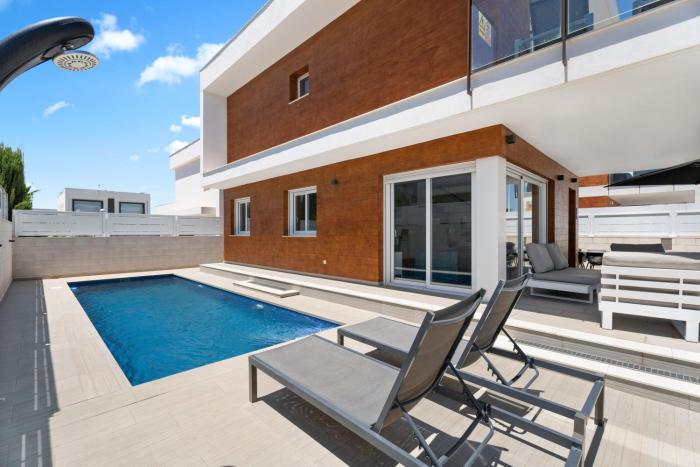 Casa Bos Flamingo Pool and Jacuzzi