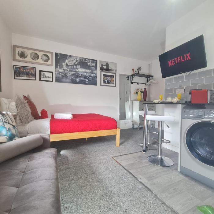 West Street Studios, Free WIFI, FREE Parking, Washer dryer