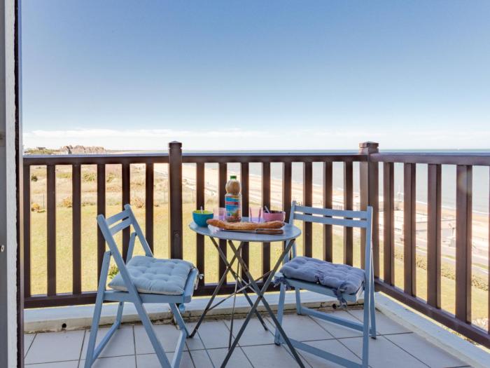 Studio Horizon Marin-9 by Interhome