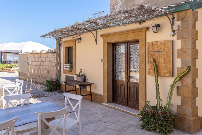 Casamari nel centro di Marzamemi