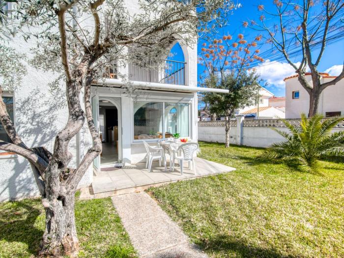 Apartment Las Palmeras-2 by Interhome