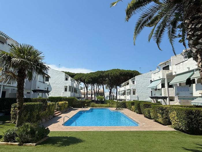 Charmant appartement rénové vue piscine
