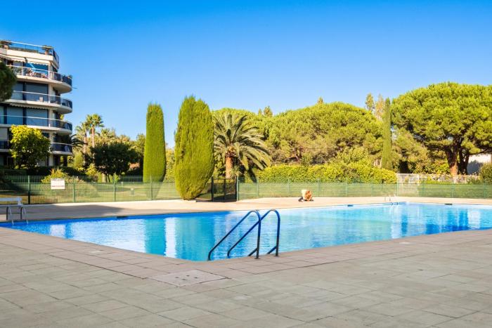 Pretty Flat in the Sun