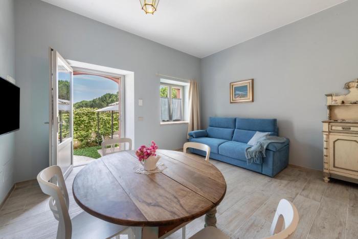 Abaye 2 Pinot - Charm Adults Only