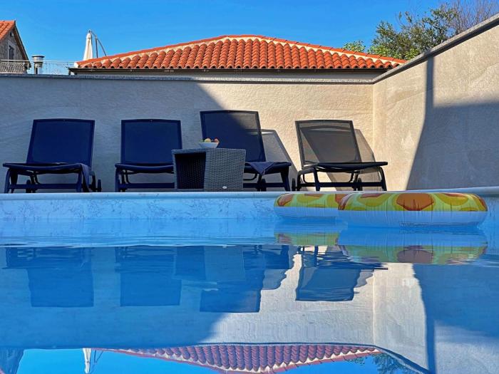 Apartment Apartment Bonum mit privatem Pool by Interhome