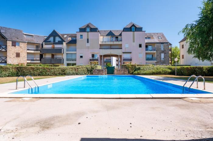 Le Sea Bird parking piscine été