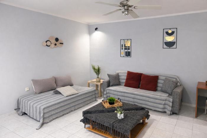 Manos house 15 minutes from the airport